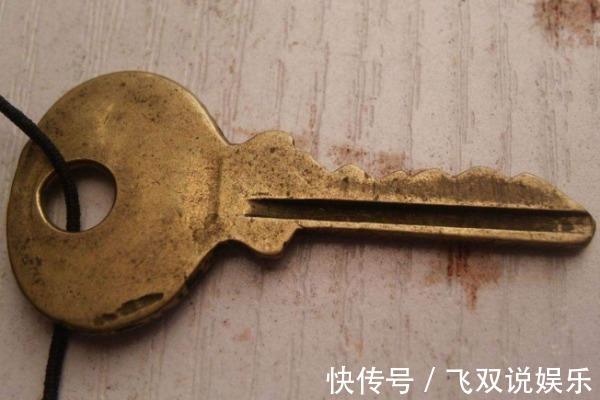 开瓶器|废旧钥匙不要扔，放在卫生间里有大作用，全家人都抢着用！