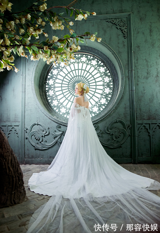 梦幻花|身穿纯白婚纱的Saber,轻点琴键白纱曳地美丽如天使,吾王嫁我!