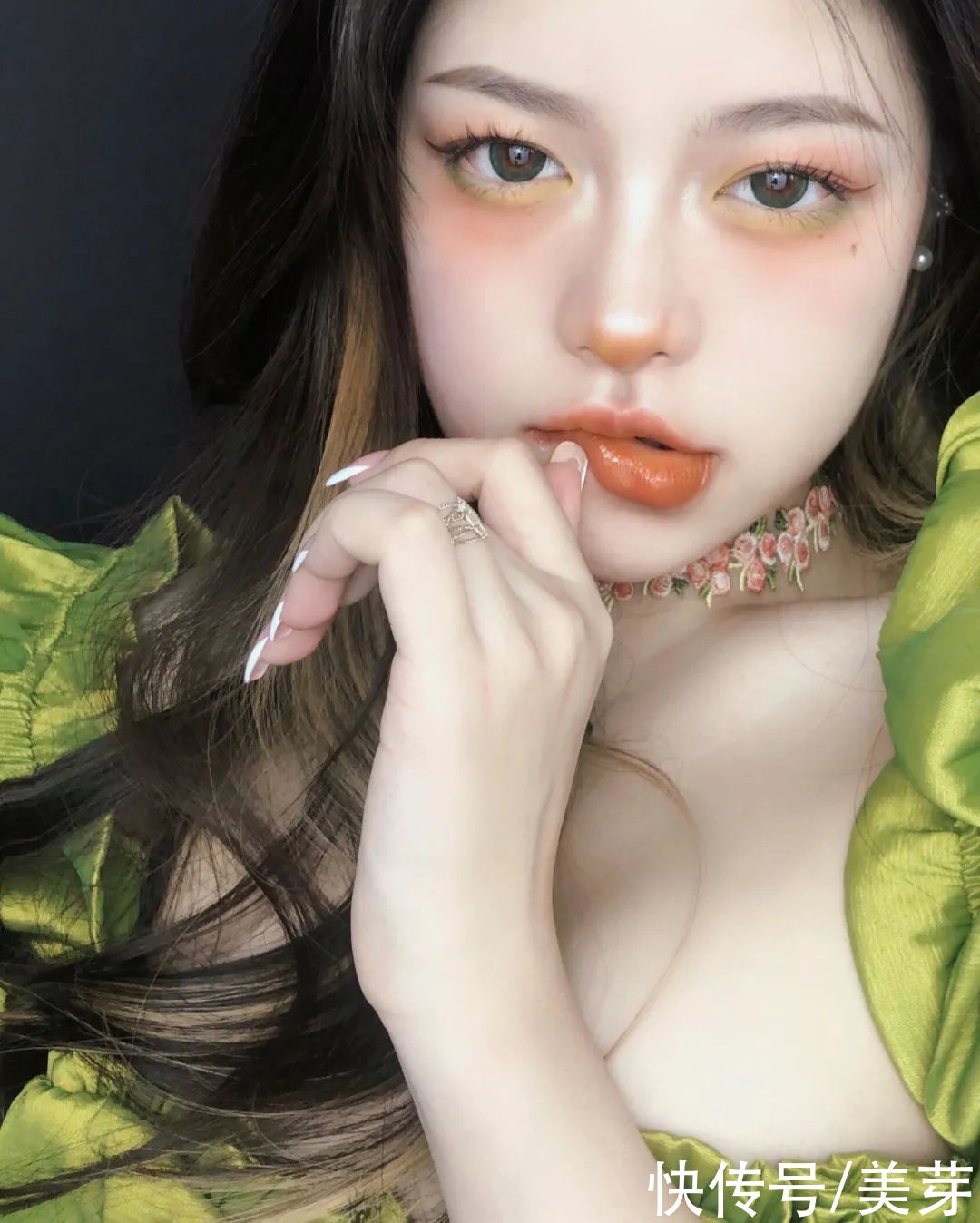 牛油果|“渣女妆”OUT，2021年流行这种妆容，显白又气质