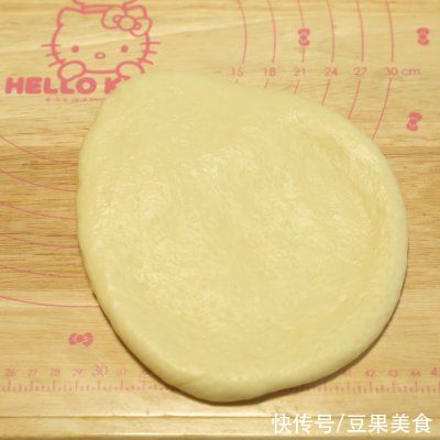 玉米豆|你和幸福就差这一份电饼铛版本，可爱萌萌的小鸡披萨