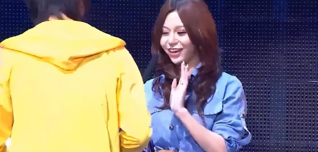  非诚|＂外卖＂哥上非诚勿扰，刚登场24灯就全灭，女嘉宾直言赶紧下台