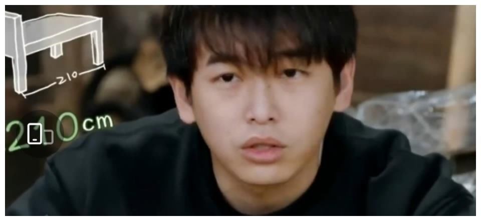 杨紫做客向往的生活,与张艺兴下地干农活,二人眼神很抢戏