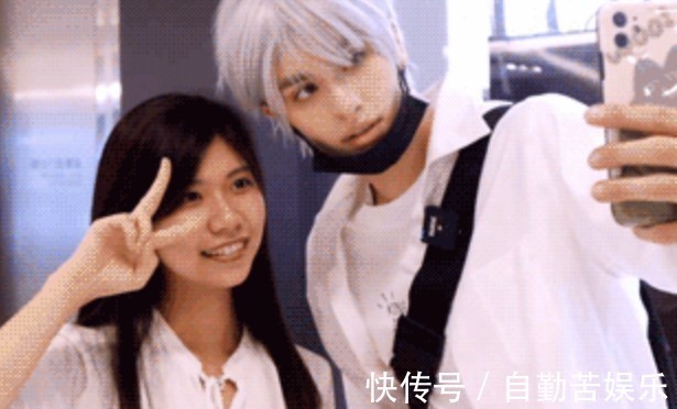 漫展|188cm帅哥爆红网络!漫画脸顶级身材,居然是女扮男装?