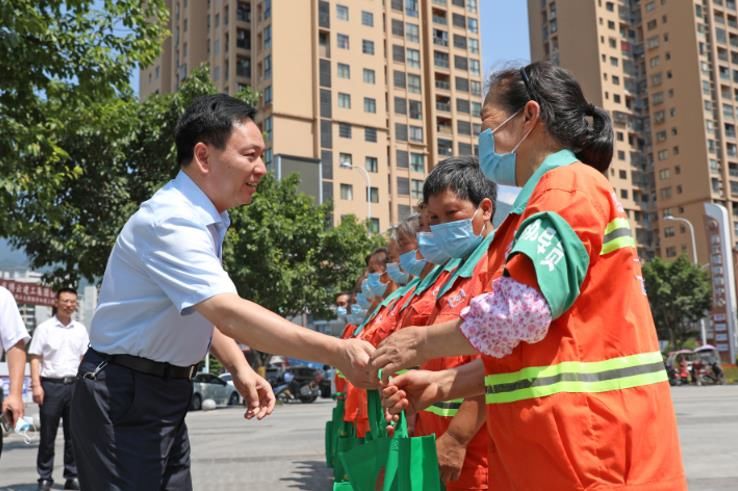 常态化|坚决做好常态化疫情防控：彭水县委书记钱建超看望慰问坚守一线的劳动者