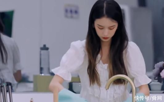 cp|氣氛組頭頭?周也上綜藝被夸像天使，《中餐廳5》與龔俊頻繁互動引熱議