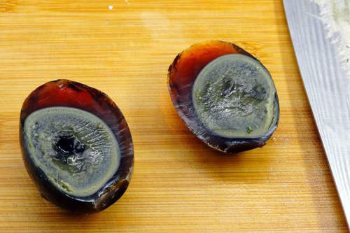 油泼辣子|凉拌皮蛋，调料不能随便加，多放3样，不腥不苦不涩，鲜美好吃