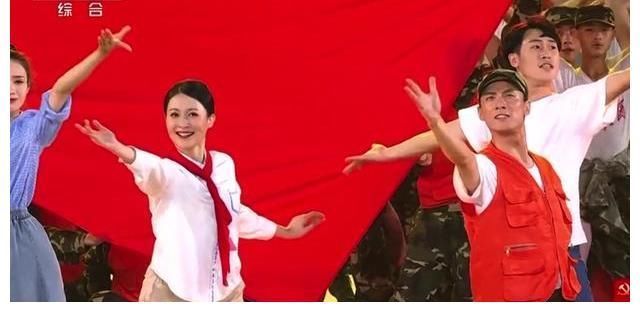 演员|鸟巢感动瞬间的背后:为什么上一秒下雨,下一秒演员衣服就干了?