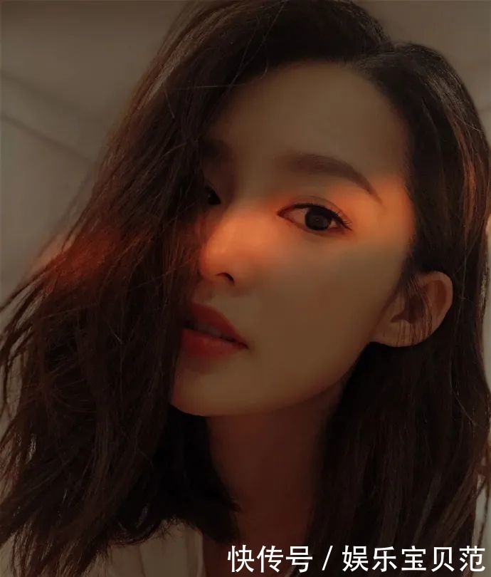 双眼皮、一字眉已经过时了,现在的美女标准是这样……