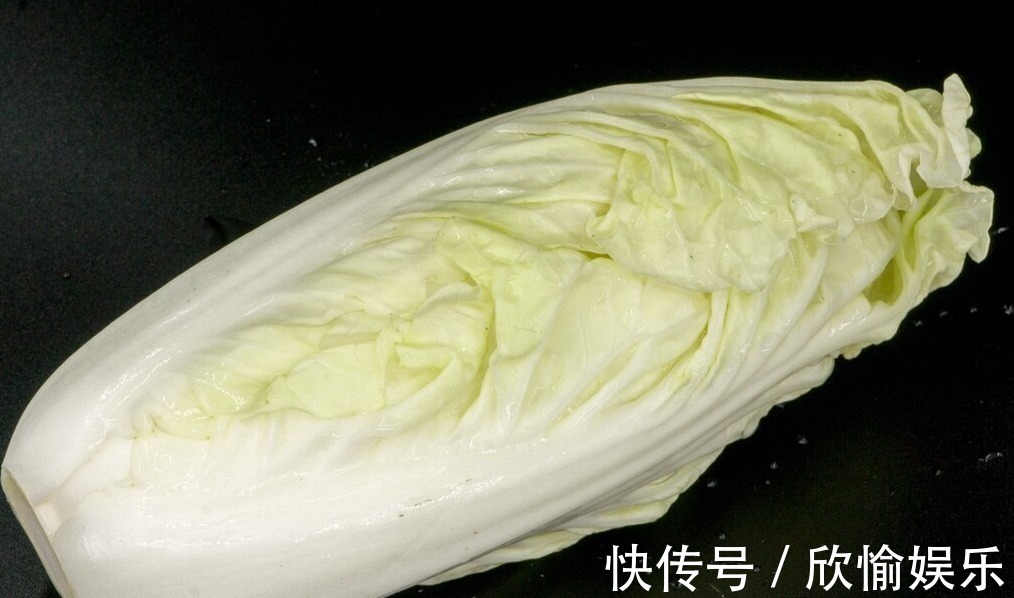 调白菜馅，用盐杀水是错的，牢记1个诀窍，白菜爽脆多汁，不出水！