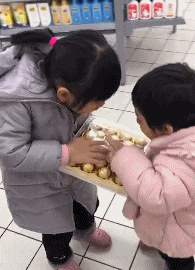 |搞笑GIF：娶到这样的新娘 以后的日子肯定不会无聊