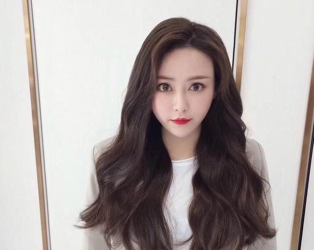 蛋卷头 谁剪谁好看的5款发型,水波纹不挑人,人鱼卷减龄又显脸小~