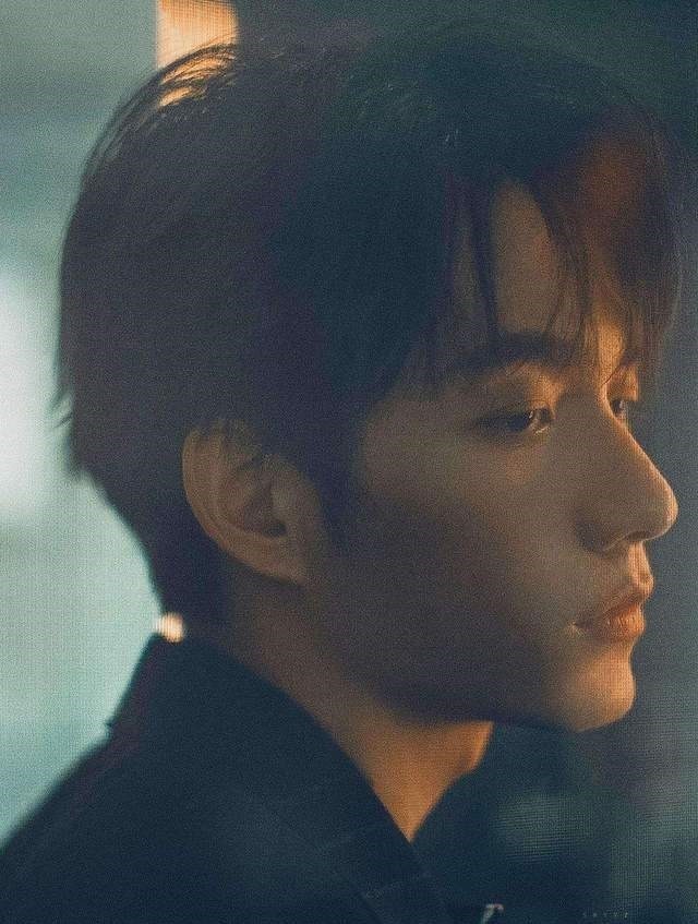 低头玩手机|邓超被无视张颜齐不理对方,低头玩手机一脸沉重