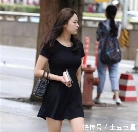 如同|小姐姐肤白貌美,身材高挑,经典的黑白配,如同仙女一般