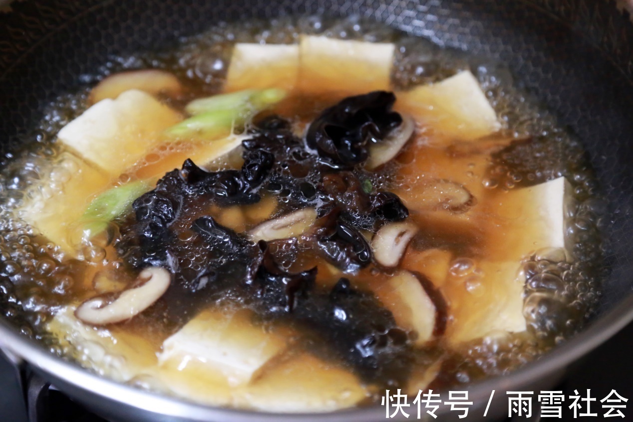 木耳|清血养胃的香菇木耳白菜豆腐汤，美味可口，营养健康