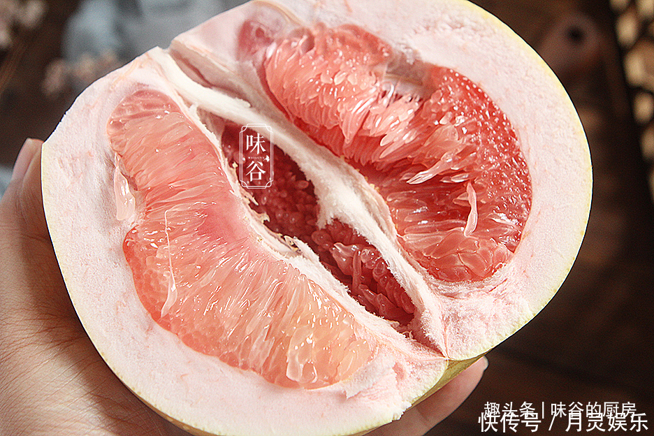 买柚子时,记住“四买四不买”,一挑一个准,皮薄肉甜水分多