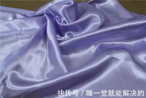 滑梯|“蒲公英”萌娃走红，耍完滑梯头发根根冲天，网友：这发型太秀了