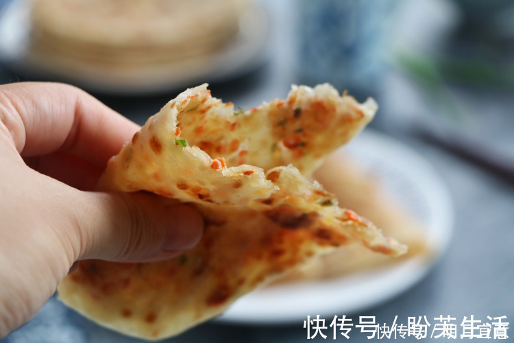 发面|馋死这饼了,又薄又软不发面,比韭菜饼好吃,男女老少都爱吃