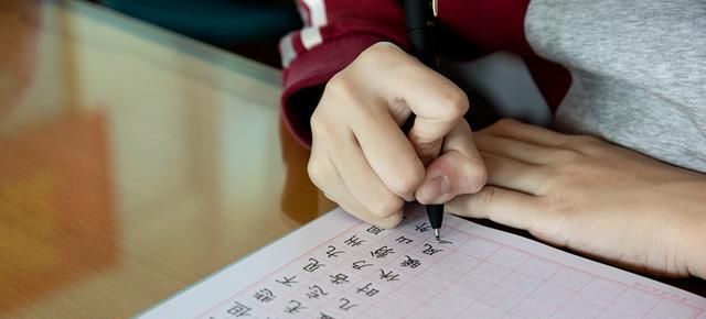 体育老师的字堪比书法家,书法是体育老师教的这次不背锅