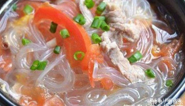 年夜饭菜谱:丸子蛋汤,梅菜扣肉,瘦肉番茄粉丝汤