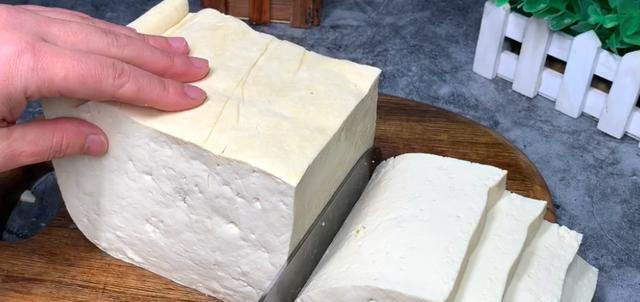 豆腐皮别炒菜吃了,教你好吃做法,我家一周最少吃3次,太解馋了