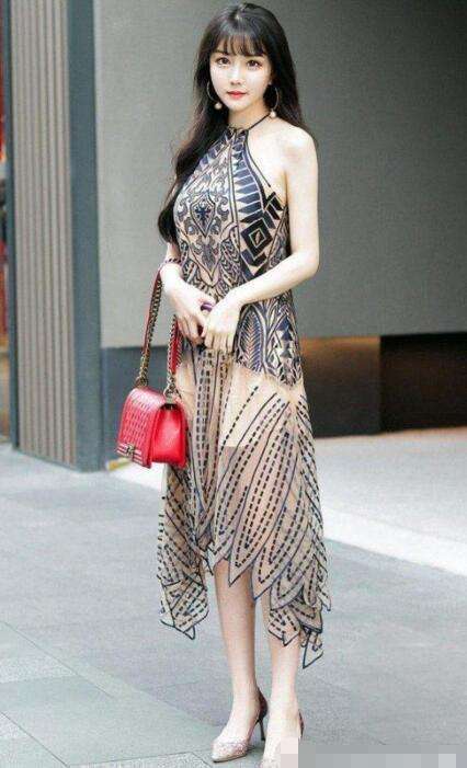 街拍: 图二的闺蜜争奇斗艳, 图一最有争议