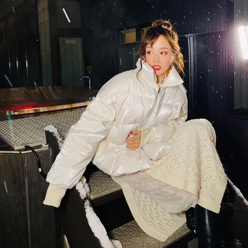 羽绒服+裙子=2021年最王炸组合，早穿早美！