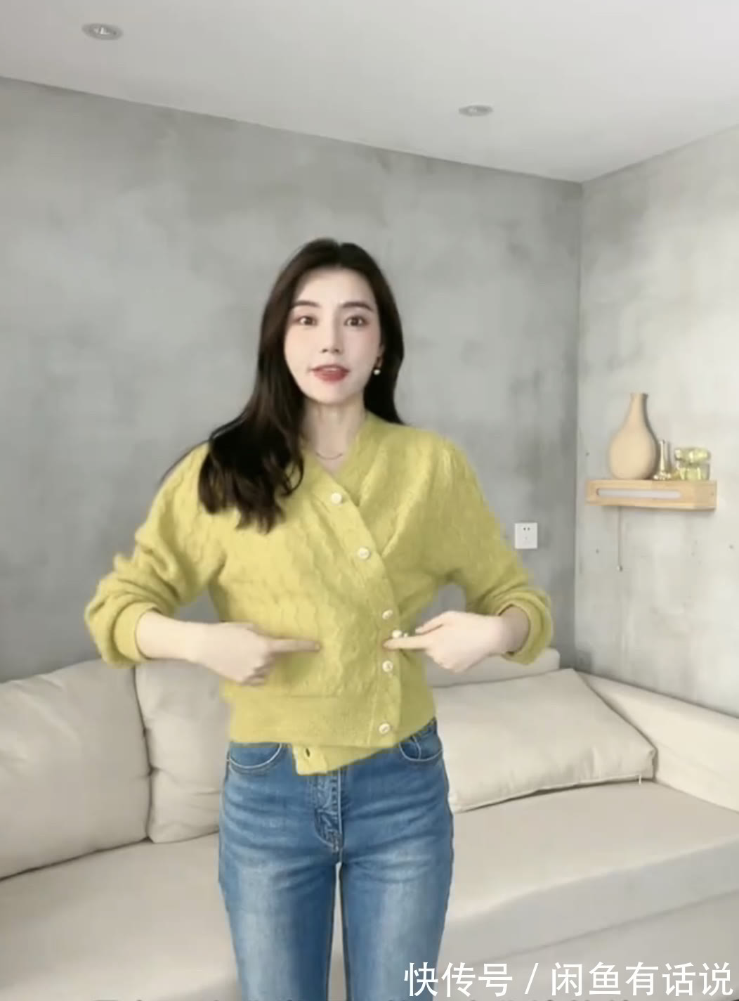 效果|30岁博主亲身示范,同件针织开衫搭出2种效果,阿姨和姐姐的区别