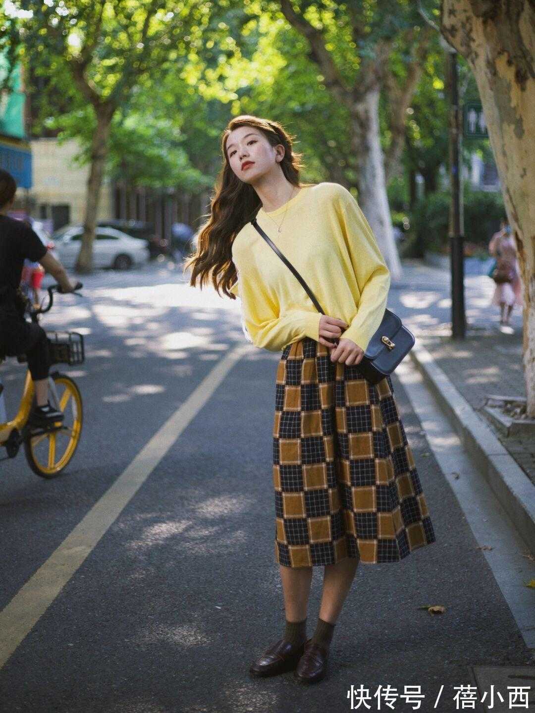 乐福鞋|今年春季火了这3条半身裙,配毛衣和西装都很合适,好看还实用