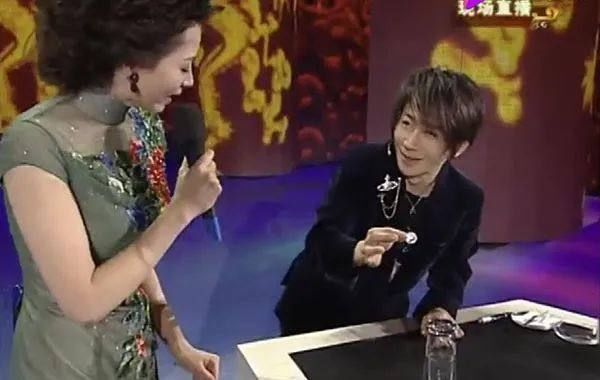 节目|费翔的歌、赵本山的小品，回头看春晚这几个绝佳节目，哪个你最爱