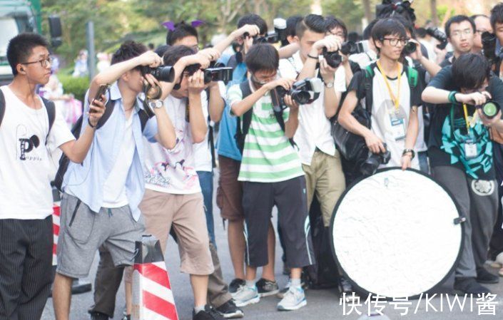 百妖谱|00后妹子因社恐500天不出门，玩cos后性情大变，竟成漫展女王？