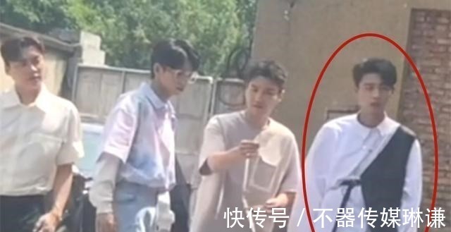 栾云平|秦霄贤新综艺官宣,古装造型非常帅气,“傻子”人设又给安排上了