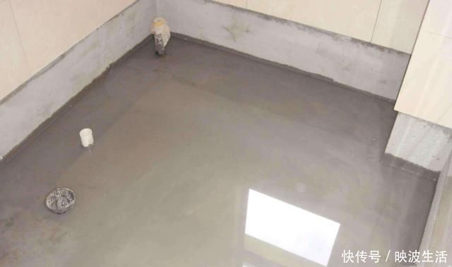 开发商|卫生间做防水记得多装一根管子,防水层坏了也没事,师傅直夸内行