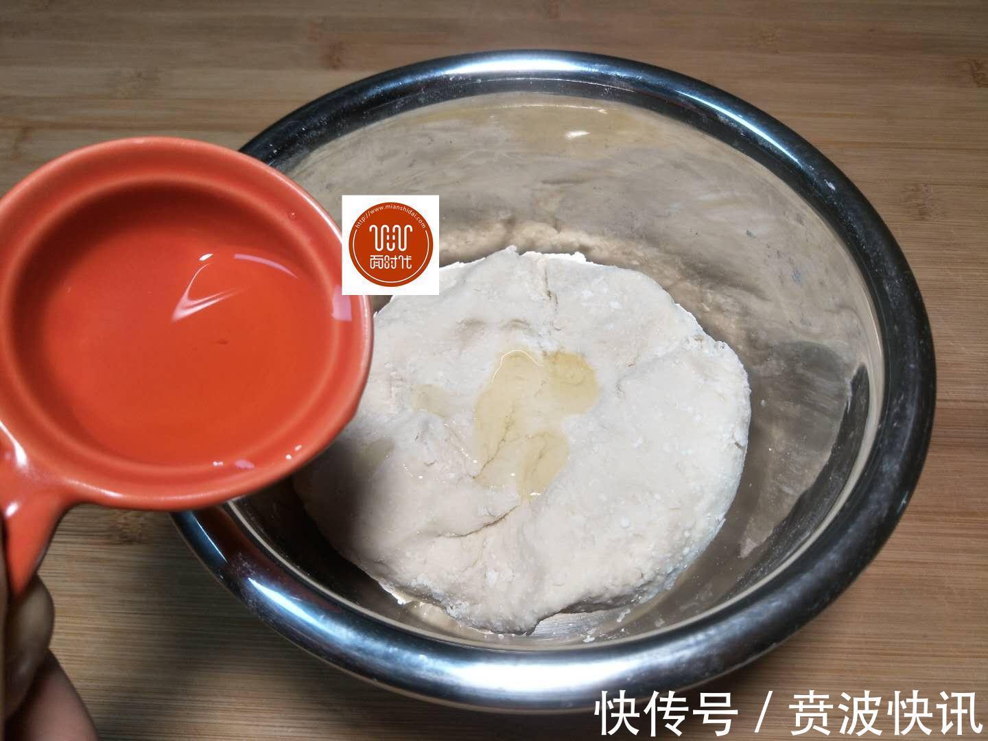 花卷不要再蒸着吃了,试试着样做,3分钟就出锅,宣软又酥脆!