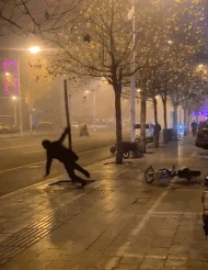 |搞笑GIF:你永远不知道 女生为了减肥对自己有多狠