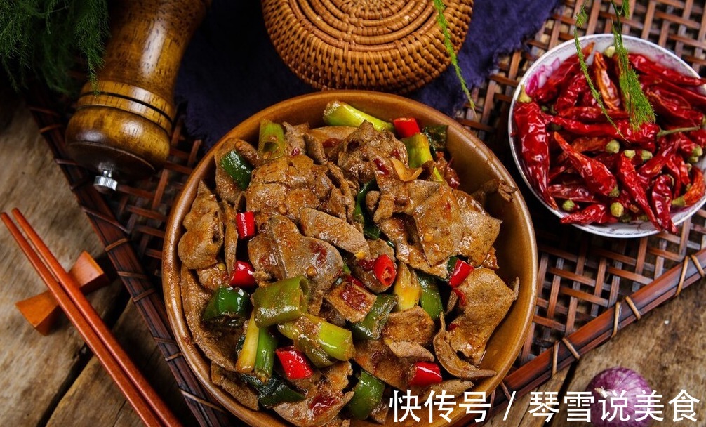 爆炒猪肝，焯水去腥是大忌，教你正确做法，猪肝嫩滑不柴不粉！