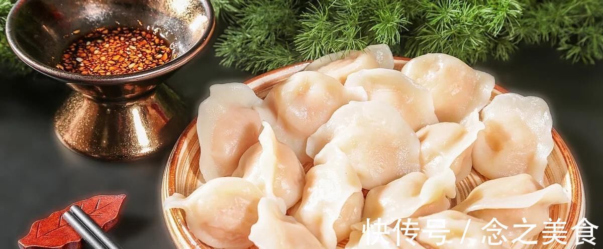 速冻水饺|超市里很便宜一袋的速冻水饺是怎么做的?人工的吗?