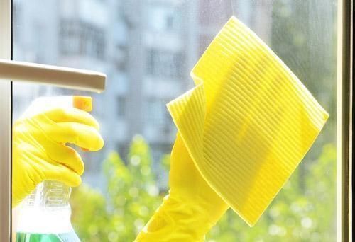 不用|擦玻璃不用爬窗,有个小妙招,让玻璃干干净净