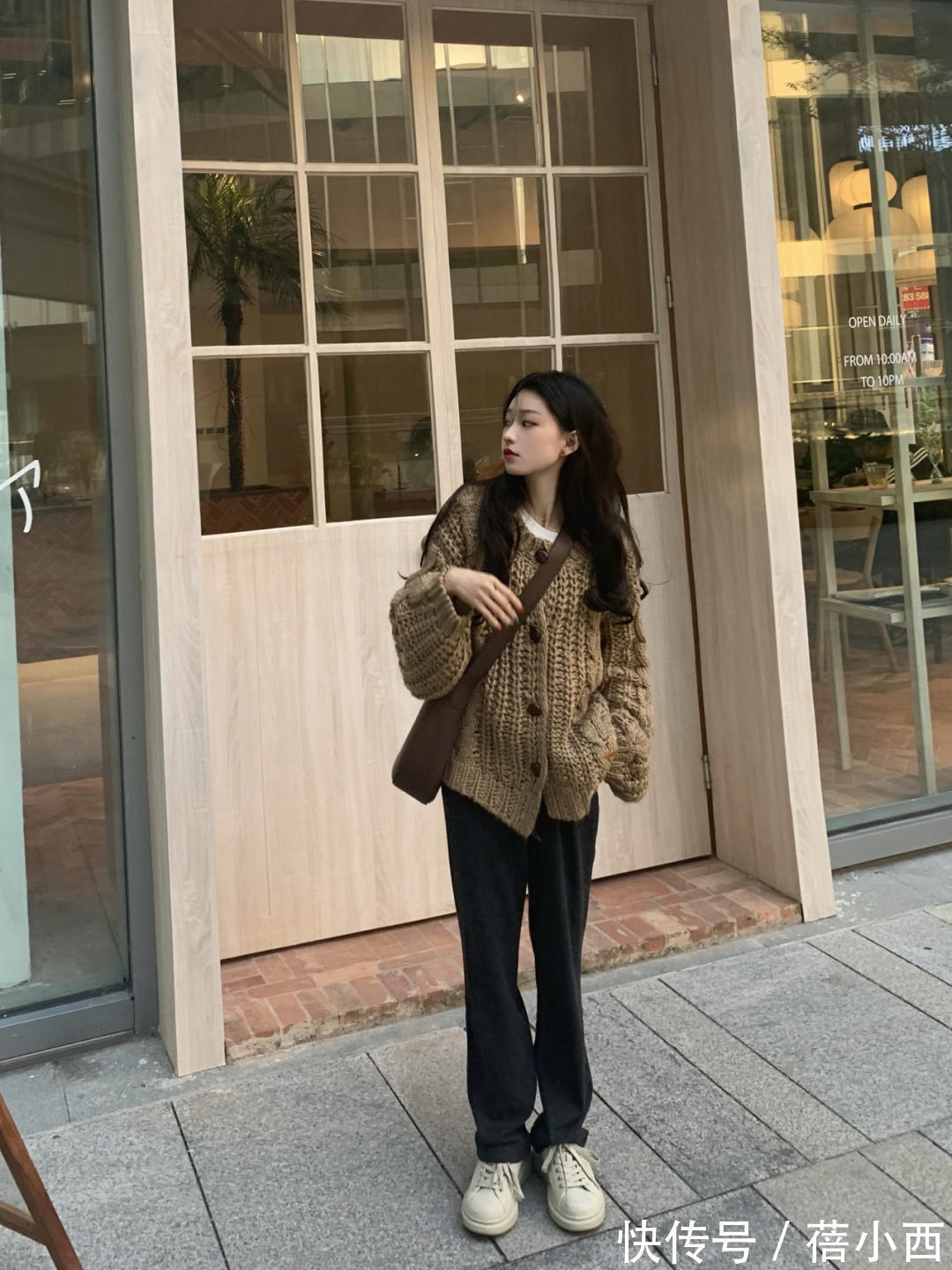 搭配 优雅又时髦的女人,衣橱里一定有“开衫”,搭配半身裙裤子很高级