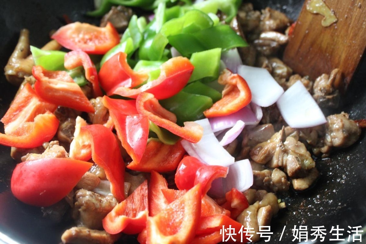 红椒|这大盘鸡看着就流口水,颜色鲜艳好吃,出锅2碗米饭不够吃