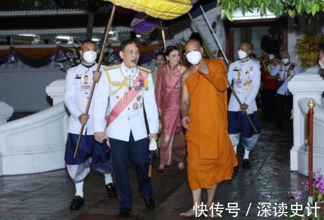 诗妮娜#69岁泰王帮衬贵妃,苏提达珍珠耳环黯淡无光,诗妮娜佩戴珠宝首饰