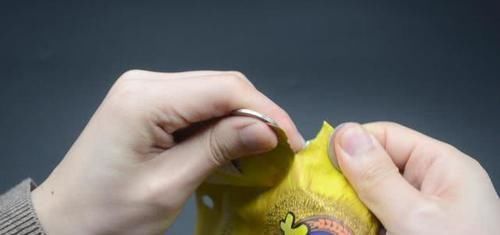 出门时口袋里记得放2枚硬币,作用太厉害了,解决了很多人的困扰