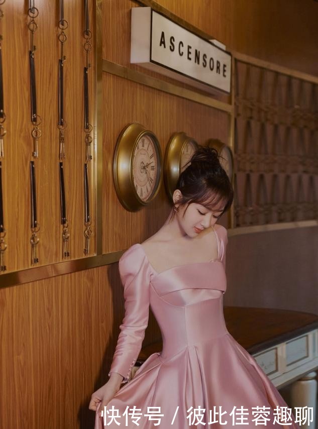 脸小|别再披头散发了!这4款“发型”才够美够撩人,总有一款适合你