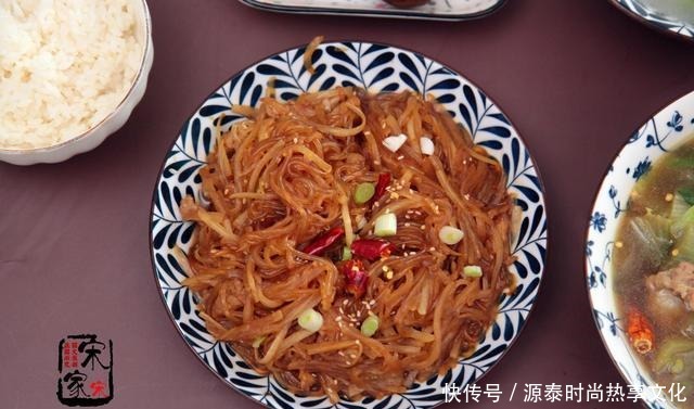 晚餐做了2道菜,表哥又来蹭饭,老公说少说话,多吃菜!