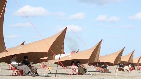 日本茨城县大洗海滩推出 沙滩图书馆 快资讯