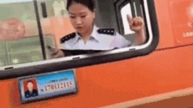 |搞笑GIF:超喜欢这类运动,虽然不刺激,但是超搞笑。