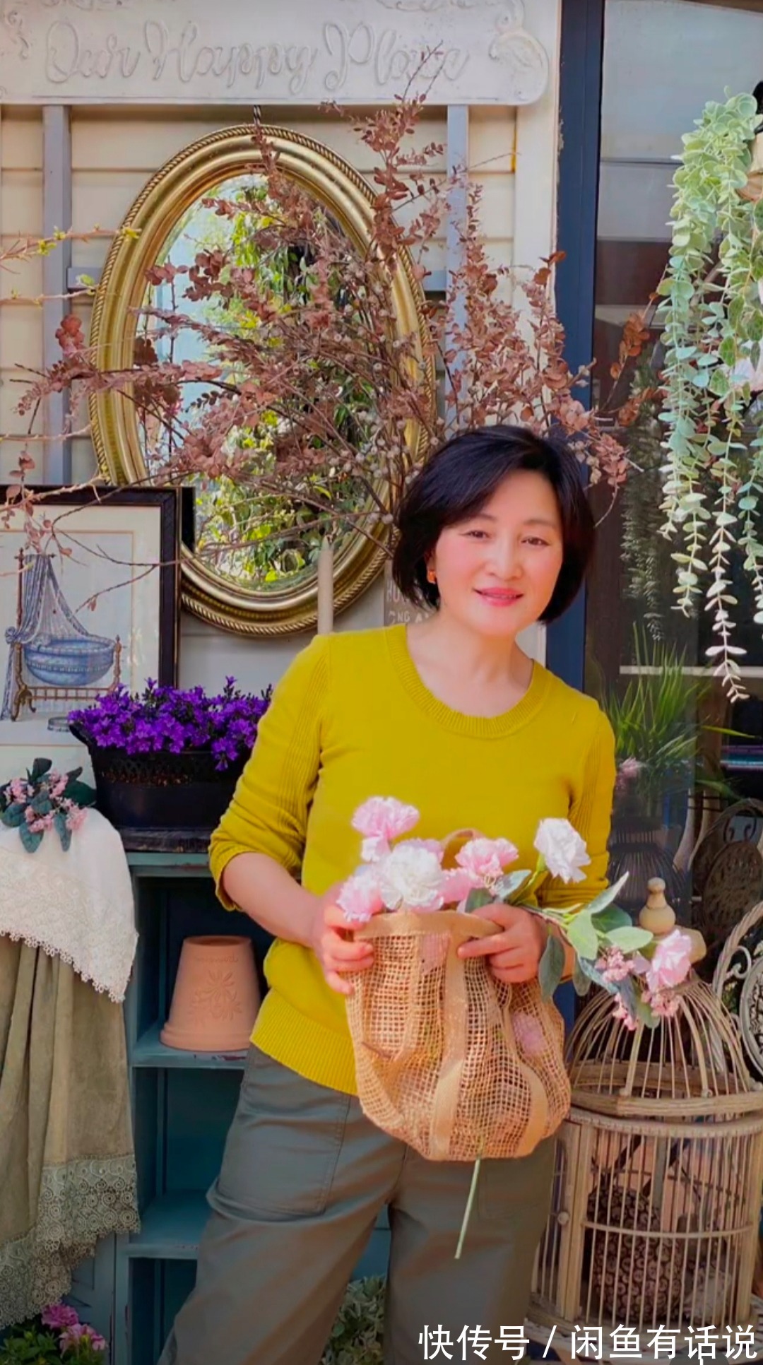 女性|优雅和年龄无关,50岁阿姨的穿搭简约又气质,妈妈们这样穿真好看