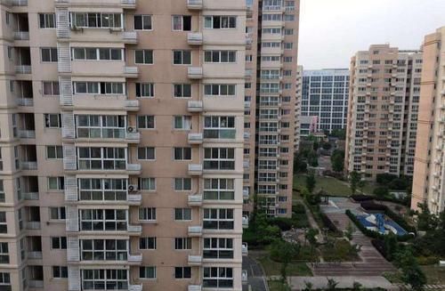 买房|为什么买房很多人都爱抢一楼?物业经理:选这一层都是内行人