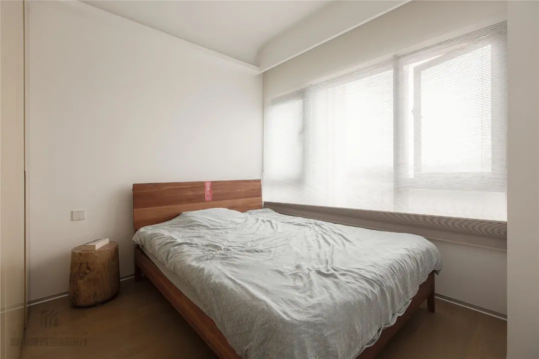 布置|90㎡现代侘寂风，极简的空间，优雅的线条，舒适的软装