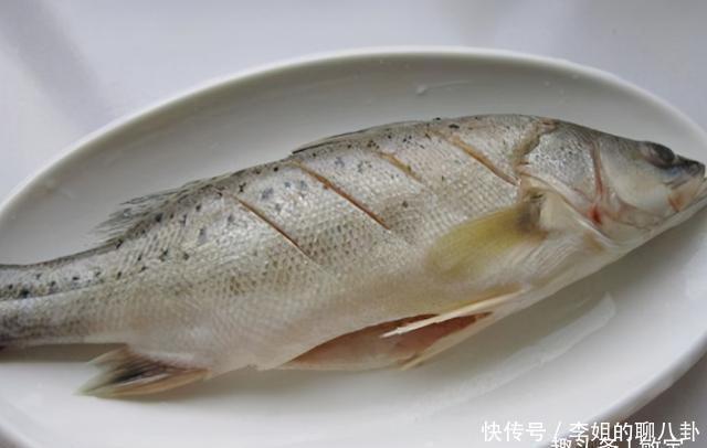 鱼肉|做清蒸鱼,多加关键的一步,鱼肉鲜嫩,还不带一点儿腥味!