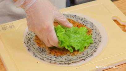 面粉里加1碗黑芝麻!1次能做十多个,包子也没有它香